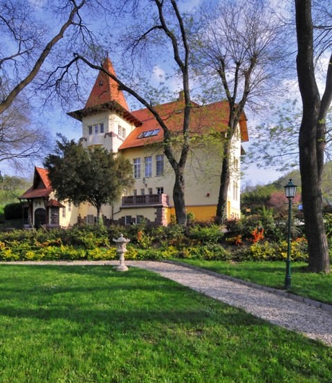 Lâu đài Fried của người Việt được chọn vào Lịch “Hungary